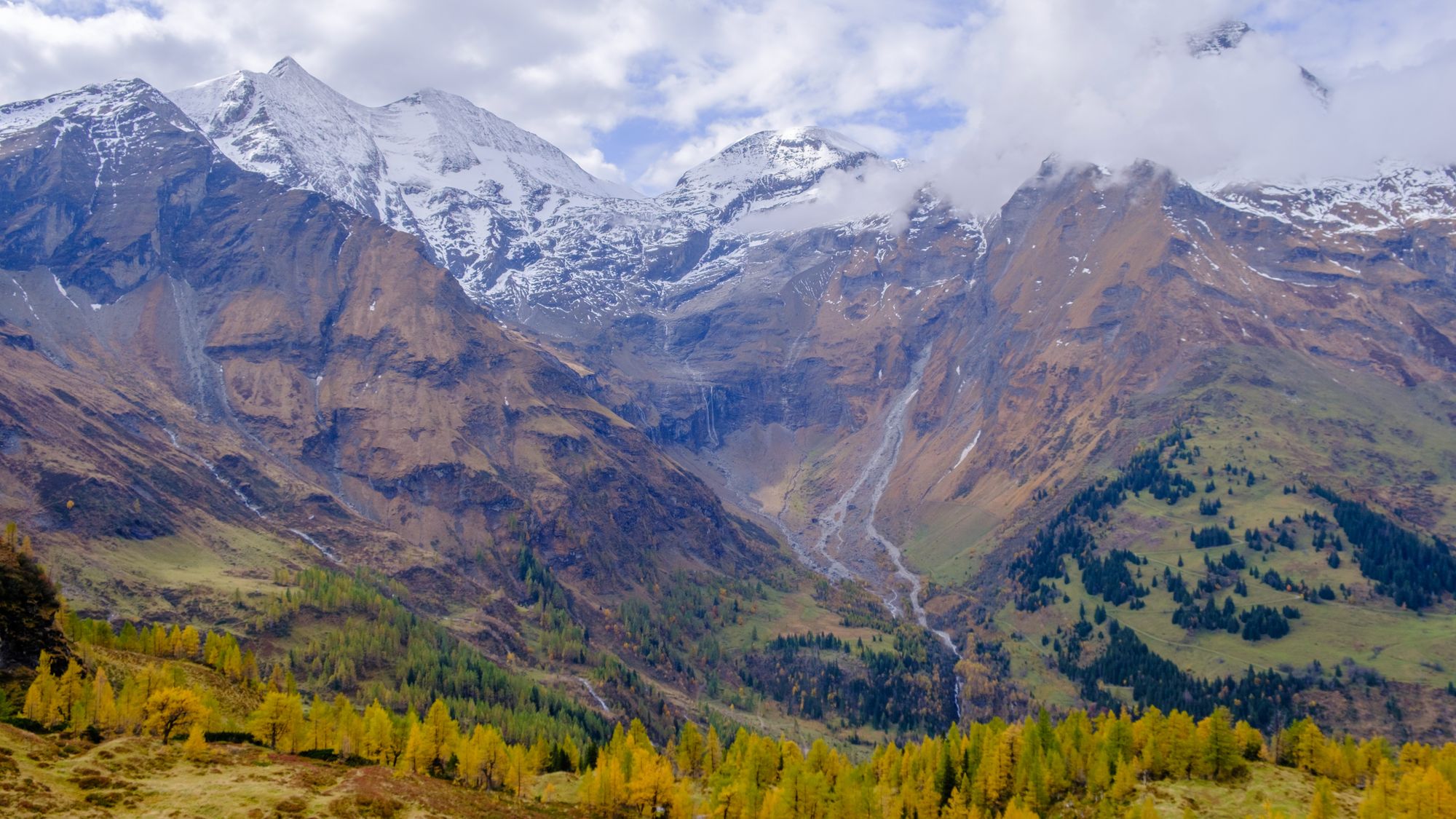 Austria's mountains in autumn colors - October road trip 2022